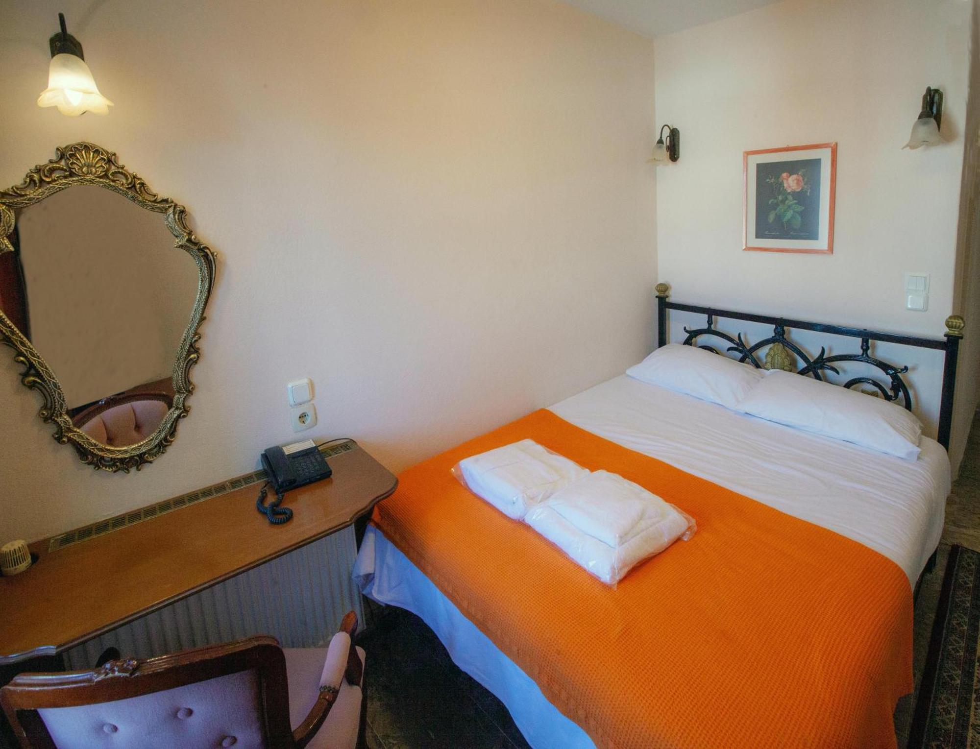 Byron Traditional Hotel Nafplio Room photo