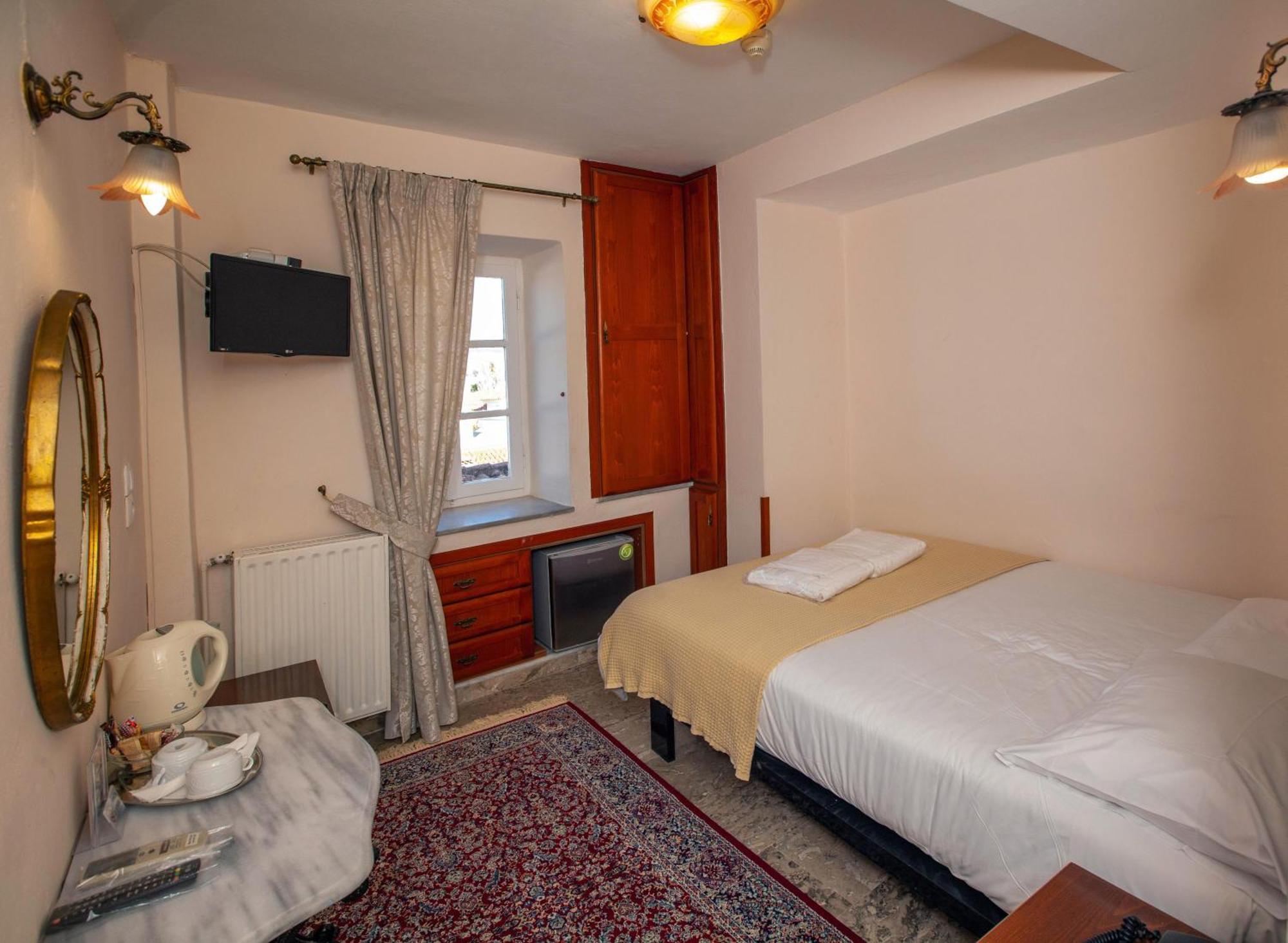 Byron Traditional Hotel Nafplio Room photo
