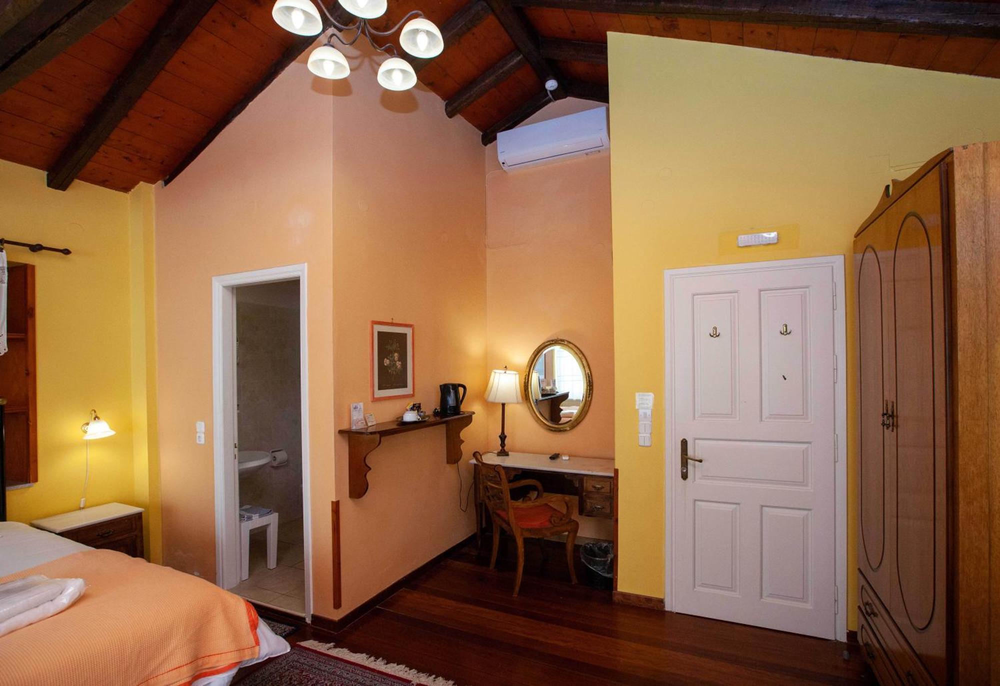 Byron Traditional Hotel Nafplio Room photo